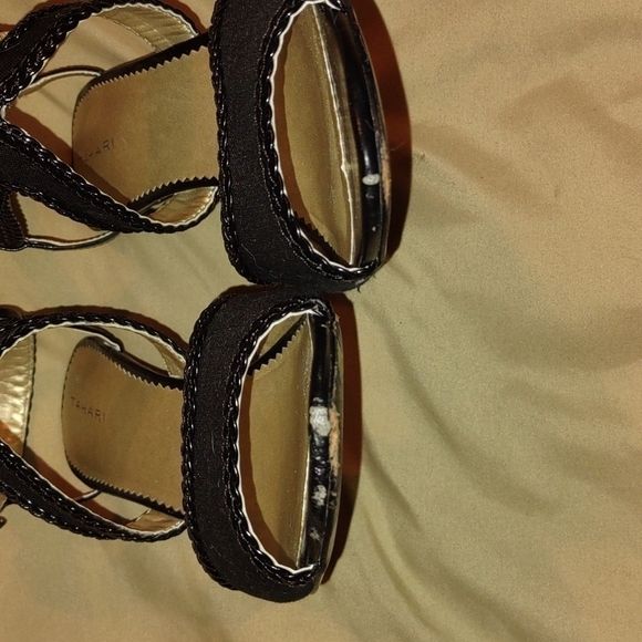 Tahari "Lima" Black Sandals Size 9 1/2 - Picture 10 of 10